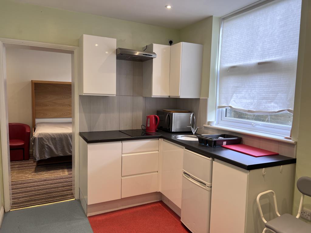 Lot: 23 - SIX-BEDROOM GUEST HOUSE - Ground floor kitchen